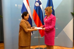 Miss Morakot Sriswasdi, Ambassador of Thailand to Austria presented to Miss Natasa Praha, Head of Diplomatic Protocol