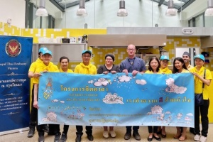 On the occasion of the Birthday Anniversary of Her Majesty Queen Suthida Bajrasudhabimalalakshana (3 June 2023), the Royal Thai Embassy organized a volunteer activity at the Caritas Foundation’s Day-care Centre at Vienna’s Central Train Station