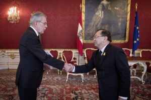 Ambassador Songsak Saicheua Presents the Letters of Credence  to the Federal President of the Republic of Austria