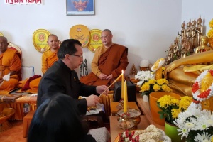 <strong>Read more about</strong><br />สถานเอกอัครราชทูต ณ กรุงเวียนนา ร่วมพิธีถวายผ้ากฐิน ประจำกฐินกาล 2560 แก่วัดต่าง ๆ ในออสเตรีย สถานเอกอัครราชทูต ณ กรุงเวียนนา ร่วมพิธีถวายผ้ากฐิน ประจำกฐินกาล 2560 แก่วัดต่าง ๆ ในออสเตรีย