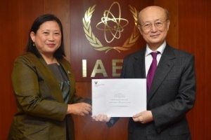 นางสาวมรกต ศรีสวัสดิ์ เอกอัครราชทูต ณ กรุงเวียนนา ยื่นสารแต่งตั้งต่อผู้อำนวยการใหญ่ทบวงการพลังงานปรมาณูระหว่างประเทศ (IAEA)